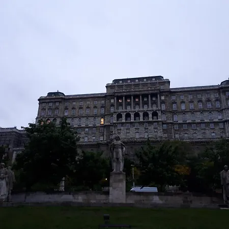 Apartment Lovely Studio Under Buda Castle At Horvath Park Budapest